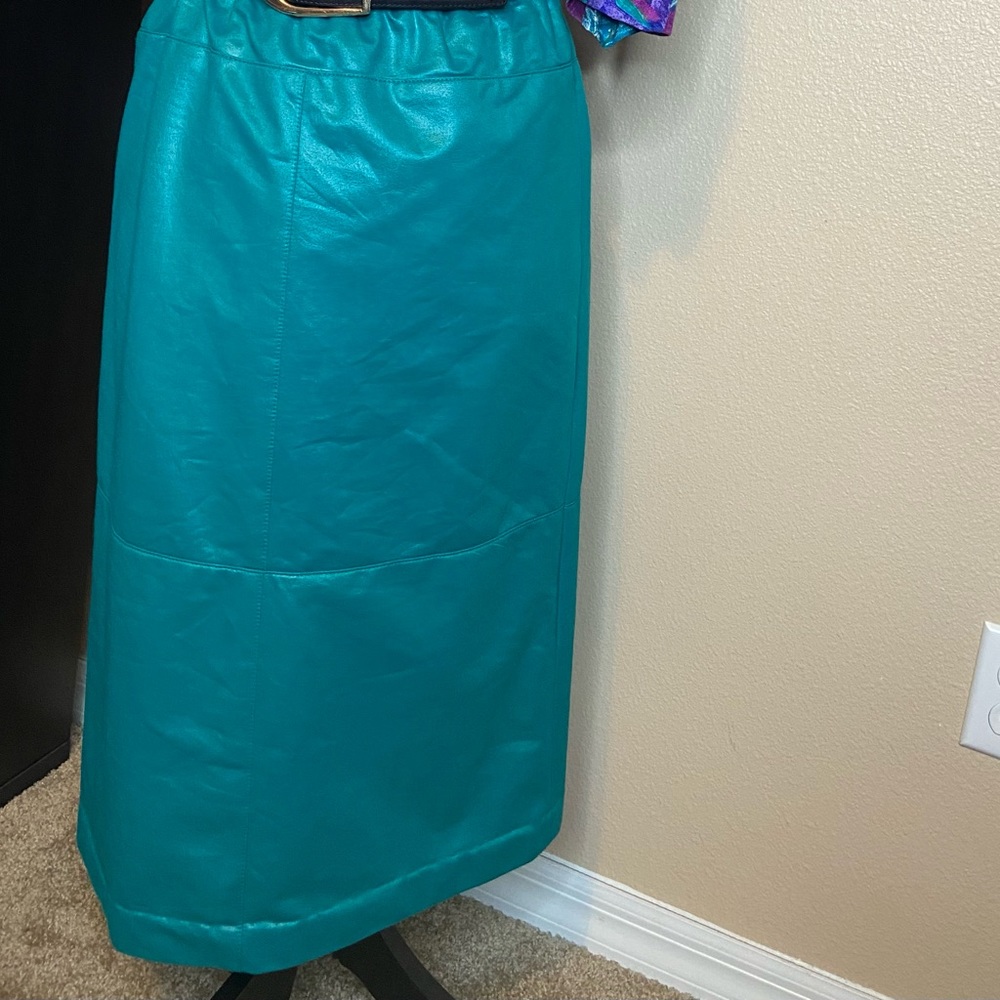 Regal faux leather skirt